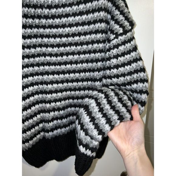 New! Gothic Striped Knitted Tri Color Sweater Medium - Picture 9 of 10